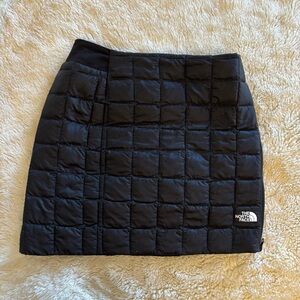 The North Face Women's Black Quilted Insulated Mini Skirt, Small